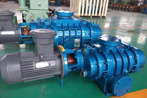 羅(luó)茨真空泵車間一(yi)角